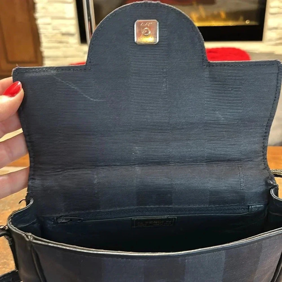 Vintage Fendi Crossbody - GUC - Picture 4 of 14